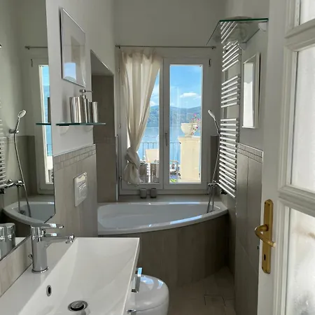 Schwalbenhaus Apartament Oggebbio